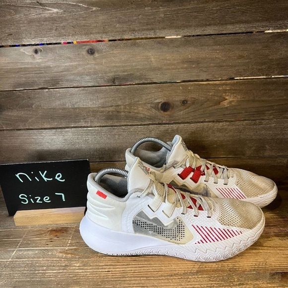 Mens Nike Kyrie Flytrap 5 White‎ Athletic Basketball Sneakers Shoes Size 7 D GUC